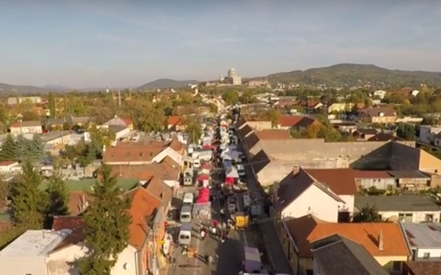 Ilyen Volt A Simon Juda Napi Vasar Felulrol Legi Video Hirek Infoesztergom